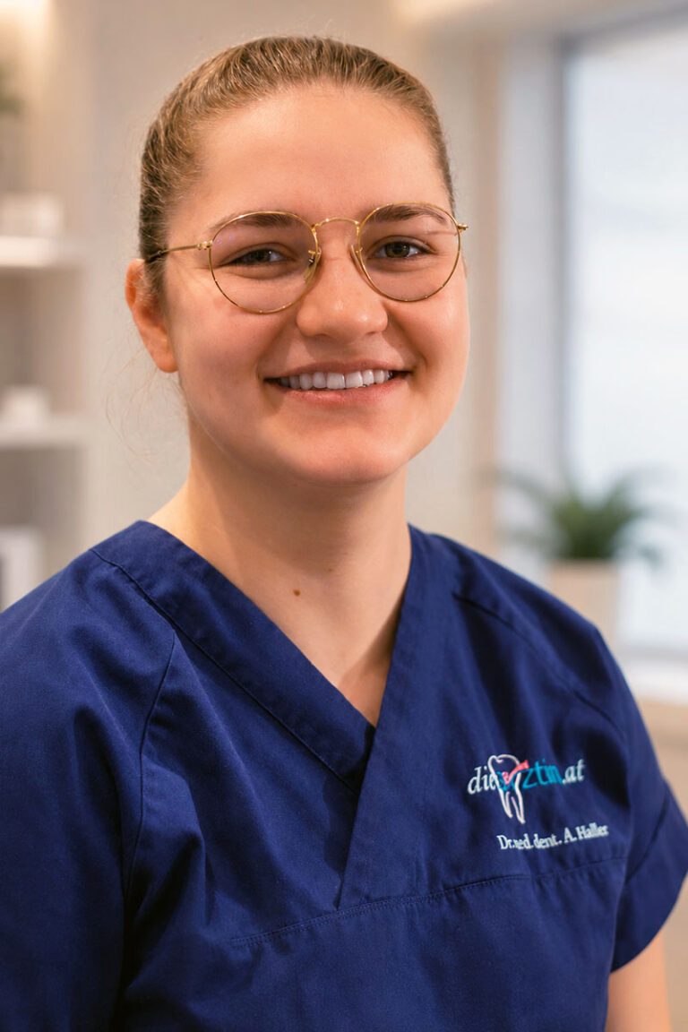 Dr med dent Alexandra Haller Zahnaerztin Praxisinhaberin mit Hintergrund Hochformat 1 DSC 0152 bearbeitet 3c